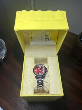 Invicta Women’s Specialty Lady Model 0091 Silver Bracelet Watch